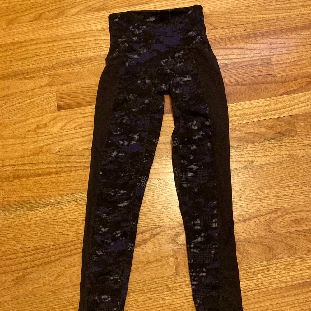 Spanx Booty Boost Geo Blue Camo Leggings XS